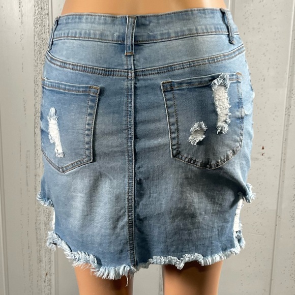 * Forever 21 Women's  Distressed Ripped Denim Mini Skirt Sz 30 - Picture 7 of 17